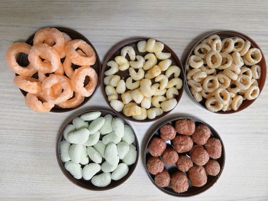 Économies d'énergie Déjeuner des collations gonflées Extrudeuse alimentaire pour la ligne de production de gonflement de maïs