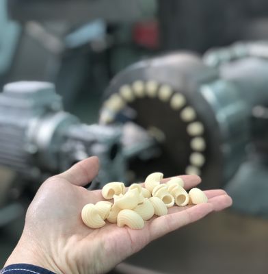 Machine électrique de fabrication de macaronis pour la production de boissons alimentaires